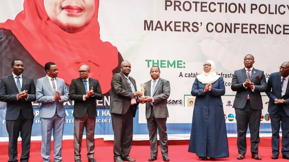 NHIF yapokea Tuzo ya   shukrani na uwajibikaji