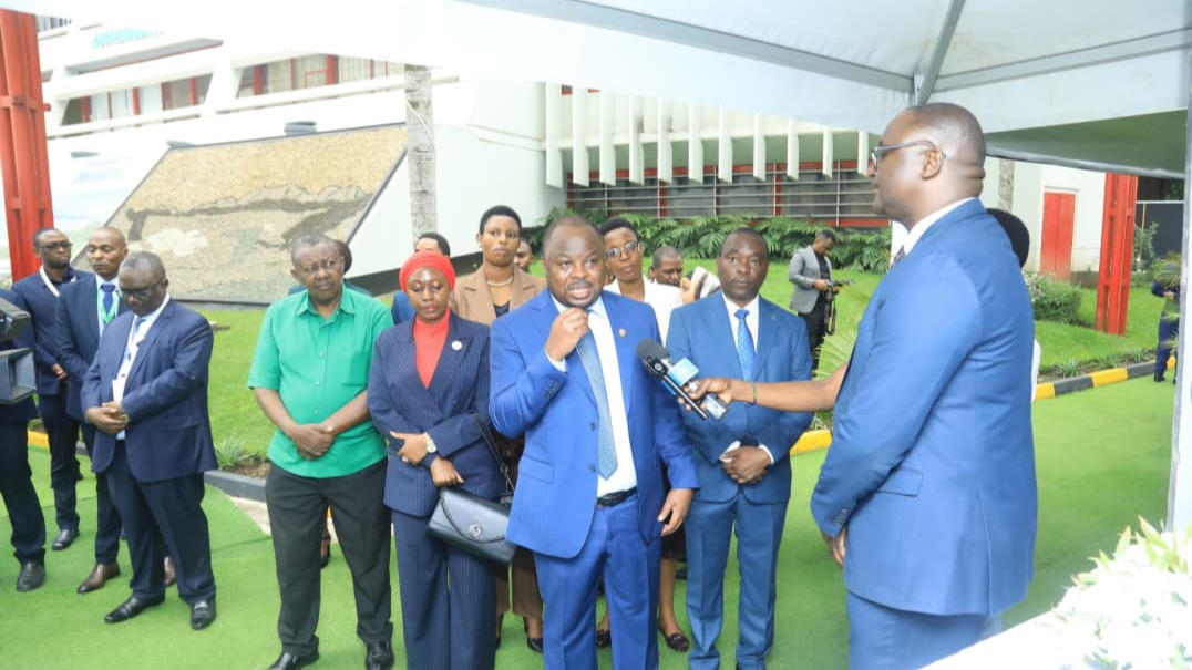 Waziri wa Nchi, Ofisi ya Waziri Mkuu – Kazi, Ajira na Mahusiano, apongeza Juhudi za Mfuko wa Taifa wa Bima ya Afya