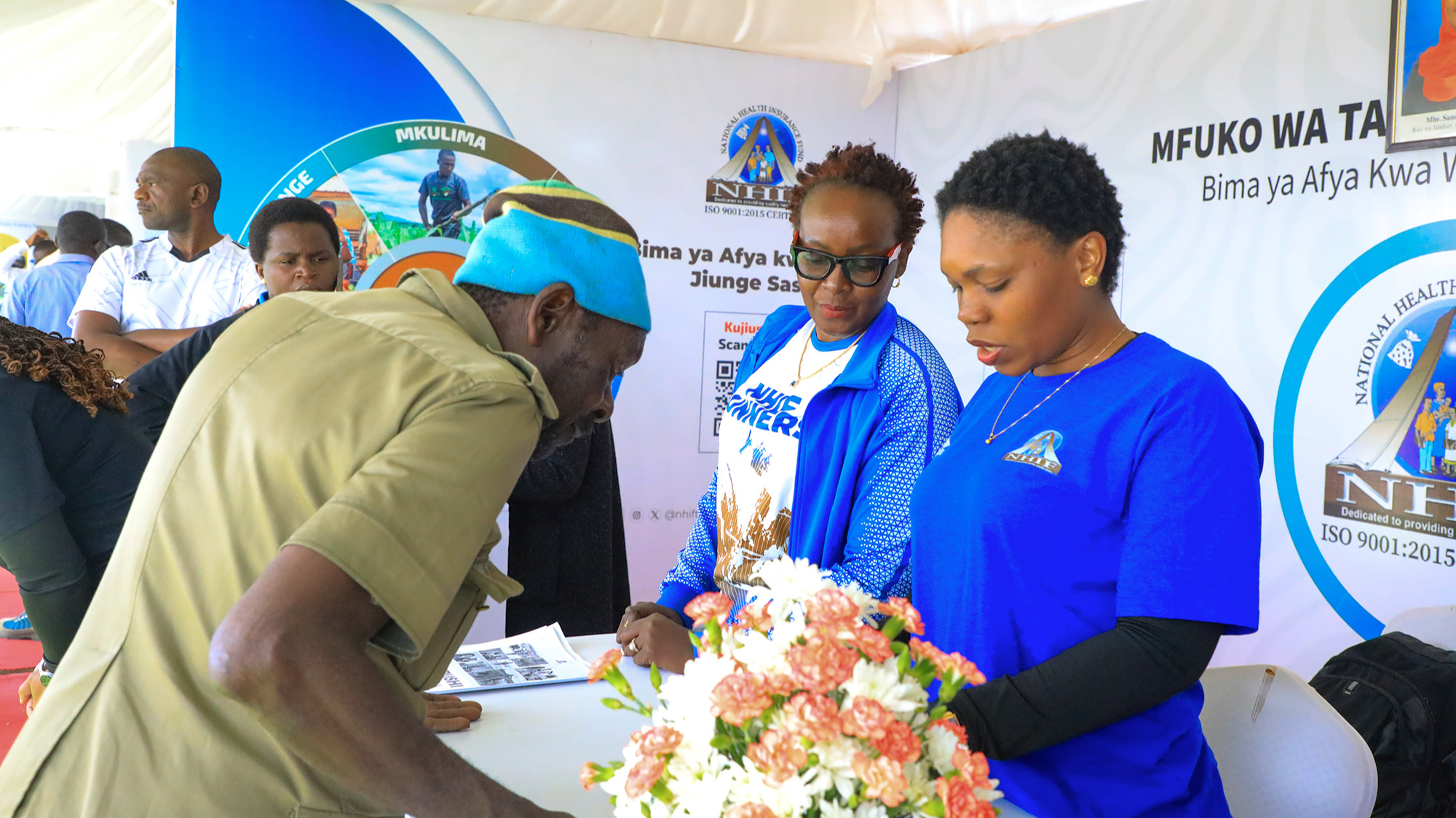 WANANCHI WANUFAIKA NA HUDUMA ZA NHIF KATIKA MAONESHO YA OSHA NJOMBE
